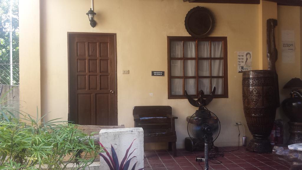 Casa Aviara Resort & Hotel Puerto Galera Exterior foto